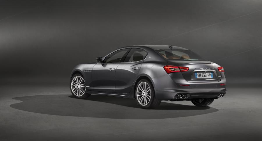  Maserati Ghibli S GranLusso 2017 года  (фото 2 из 45)